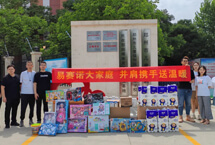 易赛诺前往郑州儿童福利院送祝福